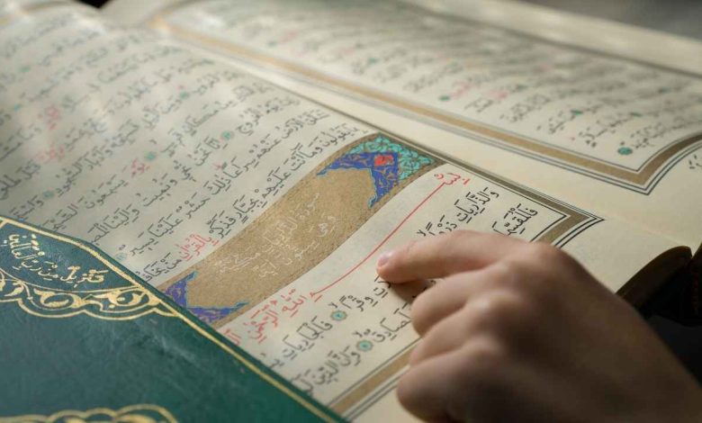 Online Quran Classes for Kids - a kid reading the Quran
