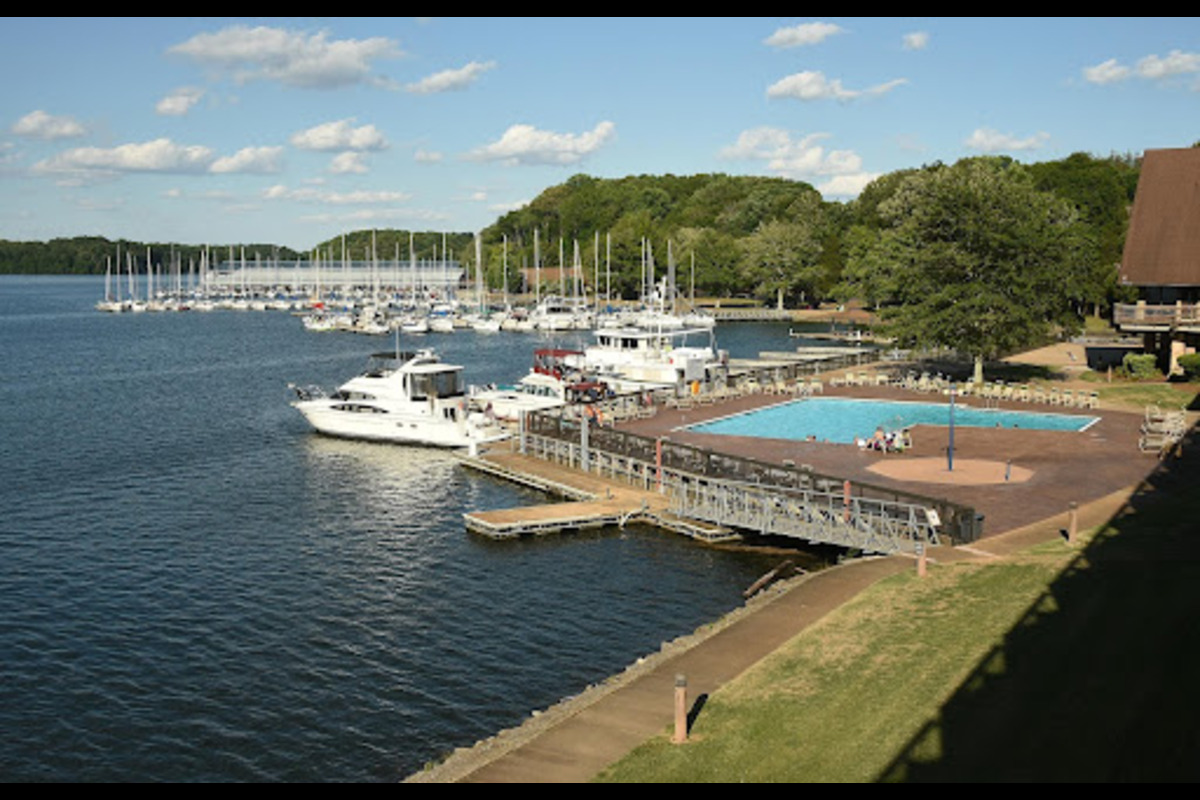 b&b riverboat parking